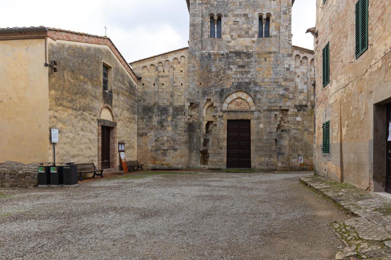 Enchanting Flat With Patio In Abbadia A Isola Monteriggioni Exterior foto